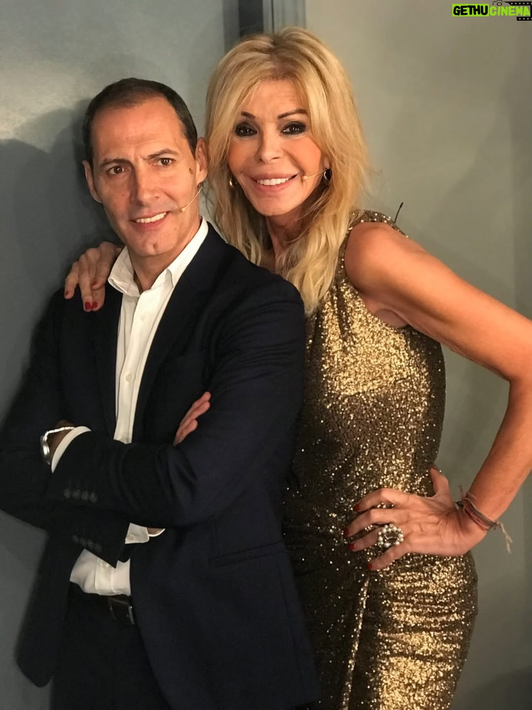 Bibiana Fernández - 9.1K Likes - Cantaba ese genio #manuelmolina m lo encontré en el camino y nos hicimos hermanos, y así hemos atravesado cuatro décadas, hoy cumple años, yo te regalo lo que sea espero que la vida te regale una serie otro musical, , te quedan pocos, y bendiciones para ti y tu familia que es mía, felicidades Ines, es mellizo, elegí el compromiso, porque eso es la vida ,te adoro feliz cumpleaños 🎁❤️ por muchos más y que yo lo vea🌹❤️‍🔥
Posdata ayer no te puse con Joe lo dejé para hoy dos sagitarios que me enloquecen