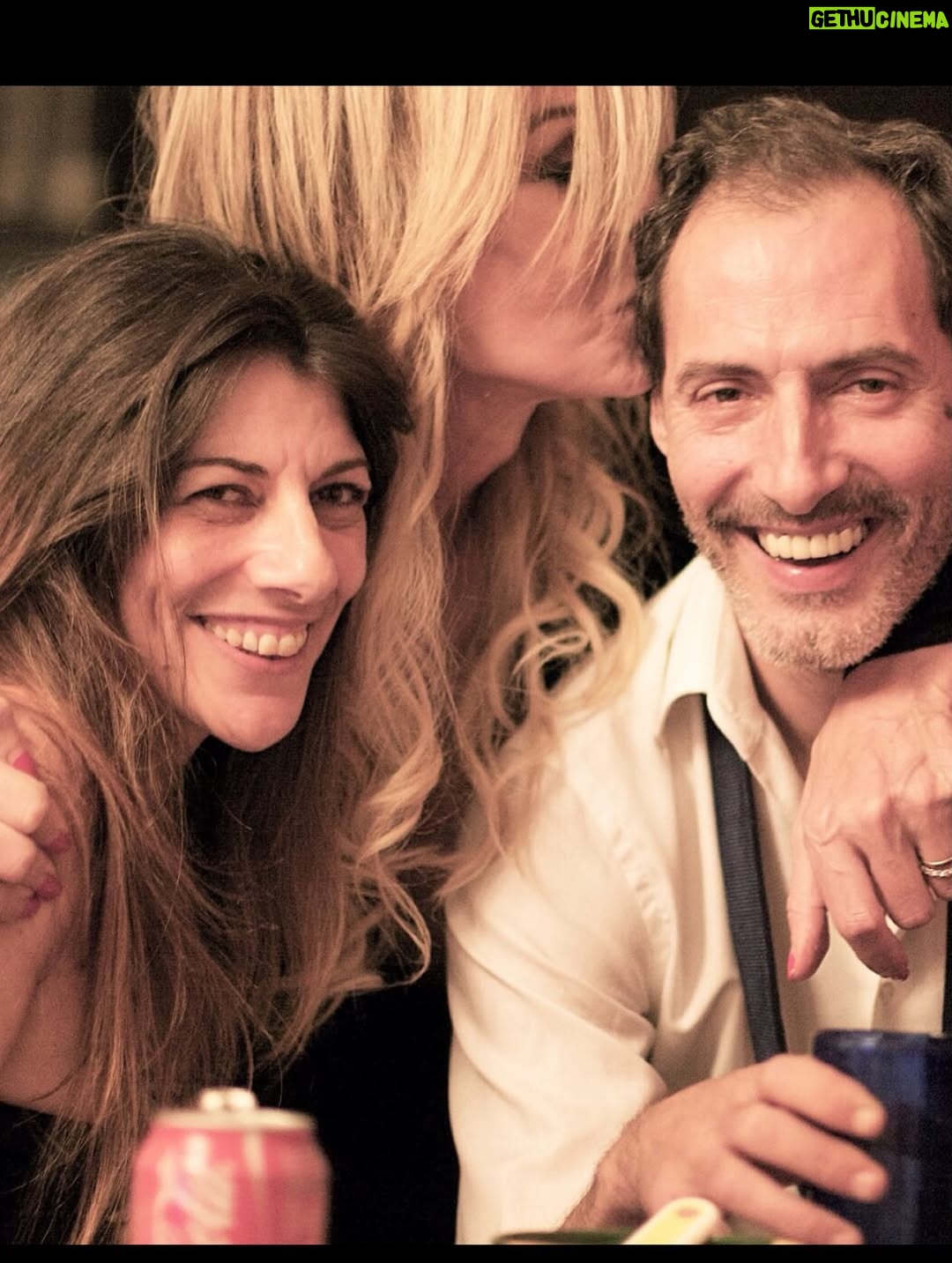 Bibiana Fernández - 9.1K Likes - Cantaba ese genio #manuelmolina m lo encontré en el camino y nos hicimos hermanos, y así hemos atravesado cuatro décadas, hoy cumple años, yo te regalo lo que sea espero que la vida te regale una serie otro musical, , te quedan pocos, y bendiciones para ti y tu familia que es mía, felicidades Ines, es mellizo, elegí el compromiso, porque eso es la vida ,te adoro feliz cumpleaños 🎁❤️ por muchos más y que yo lo vea🌹❤️‍🔥
Posdata ayer no te puse con Joe lo dejé para hoy dos sagitarios que me enloquecen