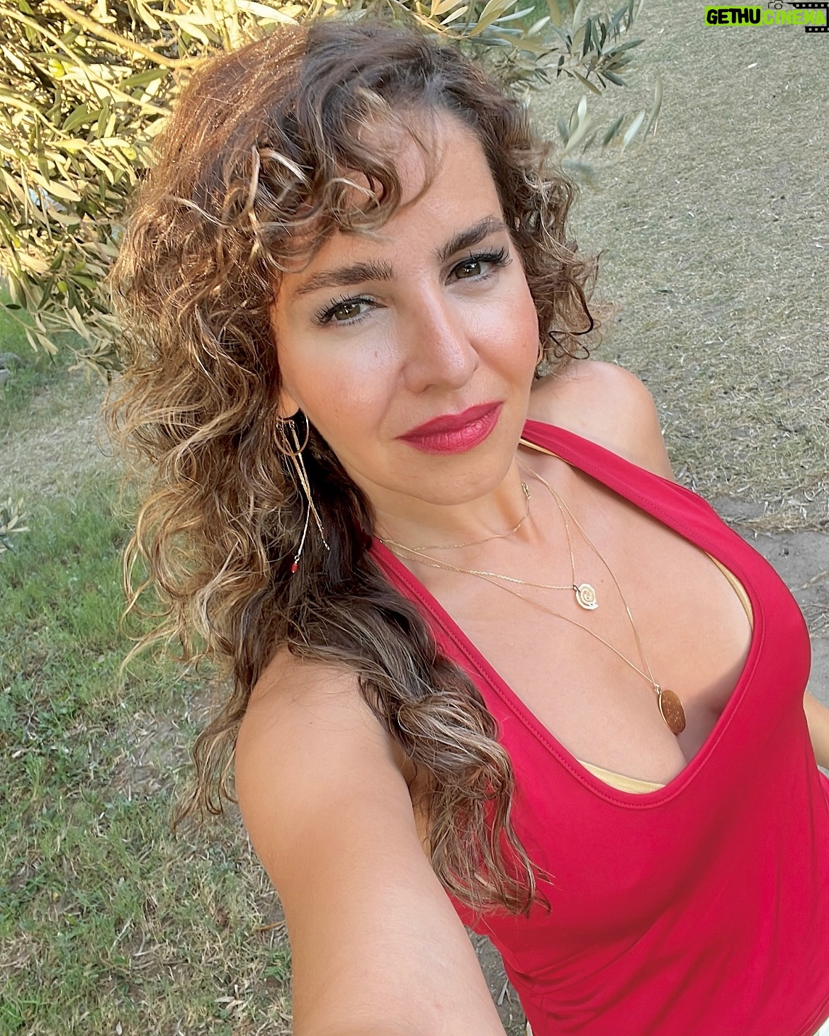 Bihter Dinçel - 5.6K Likes - 🌹🌸🪻… yazpoz
