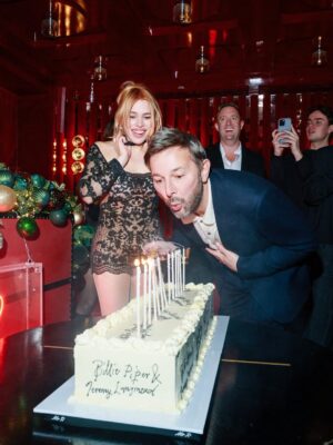 Billie Piper Instagram - To kick off the festive party season MR PORTER’s Brand Director @jeremylangmead & friend @billiepiper hosted a joint birthday party. The dress code was “Dark” and everyone dressed up. 

Friends celebrated to the sounds of @woody_cook and vibereceptor at @upstairs_at_langans

Photos by @jamesdkelly