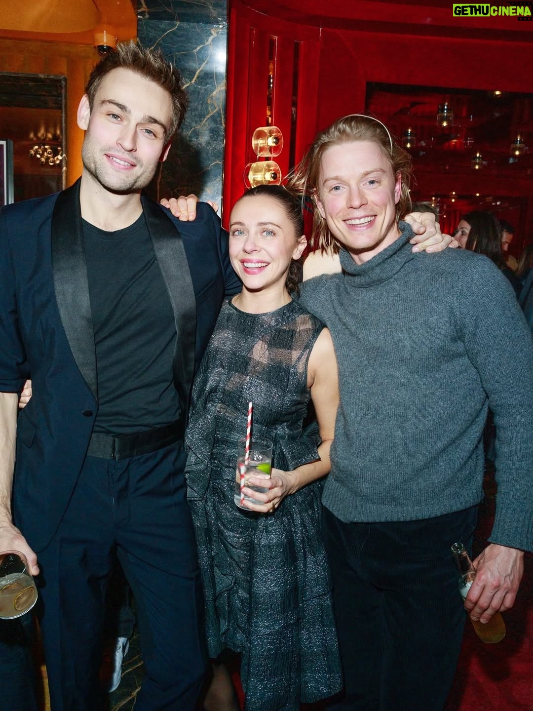 Billie Piper - 28.2K Likes - To kick off the festive party season MR PORTER’s Brand Director @jeremylangmead & friend @billiepiper hosted a joint birthday party. The dress code was “Dark” and everyone dressed up. 

Friends celebrated to the sounds of @woody_cook and vibereceptor at @upstairs_at_langans

Photos by @jamesdkelly