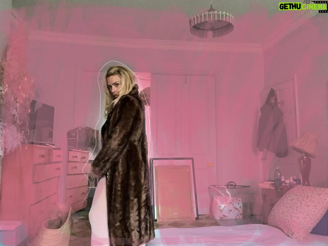 Billie Piper - 18K Likes - In the pink 💕💕💕💕