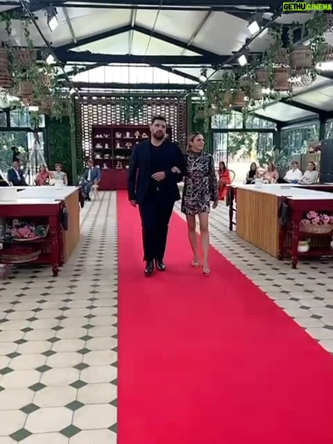Brenda Lodigiani - 23.8K Likes - È stato un viaggio pazzesco 
Il tendone è diventato casa mia per tre mesi
E per questo devo ringraziare i giudici @ernstknam @chefdamianocarrara @tommasofoglia_pastry e @iginio.massari per il calore, la fiducia e la cura con cui mi hanno accolta. 
Ringrazio tutti i concorrenti, perché sono diventati un pezzo della mia famiglia e già mi mancano. 
La produzione e la rete per avermi permesso di esserci, assecondando quasi ogni mia follia.
Grazie anche agli autori presenti ogni giorno e tutti i montatori. 

Infine grazie alle mie ragazze 
@_saradistefano_ 
@flavialiberatori_ 
@elenabrozzistylist 
E
@f_d_x 
Vi voglio bene 

Ci vediamo il prossimo anno ♥️
#bakeoff13