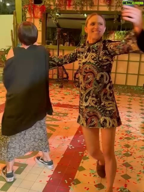 Brenda Lodigiani - 23.8K Likes - È stato un viaggio pazzesco 
Il tendone è diventato casa mia per tre mesi
E per questo devo ringraziare i giudici @ernstknam @chefdamianocarrara @tommasofoglia_pastry e @iginio.massari per il calore, la fiducia e la cura con cui mi hanno accolta. 
Ringrazio tutti i concorrenti, perché sono diventati un pezzo della mia famiglia e già mi mancano. 
La produzione e la rete per avermi permesso di esserci, assecondando quasi ogni mia follia.
Grazie anche agli autori presenti ogni giorno e tutti i montatori. 

Infine grazie alle mie ragazze 
@_saradistefano_ 
@flavialiberatori_ 
@elenabrozzistylist 
E
@f_d_x 
Vi voglio bene 

Ci vediamo il prossimo anno ♥️
#bakeoff13