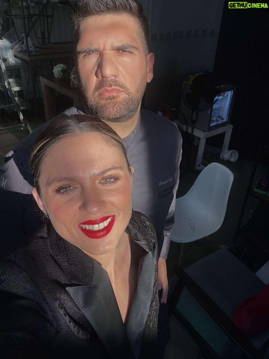 Brenda Lodigiani - 23.8K Likes - È stato un viaggio pazzesco 
Il tendone è diventato casa mia per tre mesi
E per questo devo ringraziare i giudici @ernstknam @chefdamianocarrara @tommasofoglia_pastry e @iginio.massari per il calore, la fiducia e la cura con cui mi hanno accolta. 
Ringrazio tutti i concorrenti, perché sono diventati un pezzo della mia famiglia e già mi mancano. 
La produzione e la rete per avermi permesso di esserci, assecondando quasi ogni mia follia.
Grazie anche agli autori presenti ogni giorno e tutti i montatori. 

Infine grazie alle mie ragazze 
@_saradistefano_ 
@flavialiberatori_ 
@elenabrozzistylist 
E
@f_d_x 
Vi voglio bene 

Ci vediamo il prossimo anno ♥️
#bakeoff13