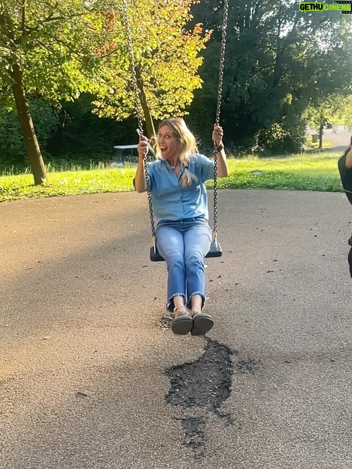 Brenda Lodigiani - 23.8K Likes - È stato un viaggio pazzesco 
Il tendone è diventato casa mia per tre mesi
E per questo devo ringraziare i giudici @ernstknam @chefdamianocarrara @tommasofoglia_pastry e @iginio.massari per il calore, la fiducia e la cura con cui mi hanno accolta. 
Ringrazio tutti i concorrenti, perché sono diventati un pezzo della mia famiglia e già mi mancano. 
La produzione e la rete per avermi permesso di esserci, assecondando quasi ogni mia follia.
Grazie anche agli autori presenti ogni giorno e tutti i montatori. 

Infine grazie alle mie ragazze 
@_saradistefano_ 
@flavialiberatori_ 
@elenabrozzistylist 
E
@f_d_x 
Vi voglio bene 

Ci vediamo il prossimo anno ♥️
#bakeoff13