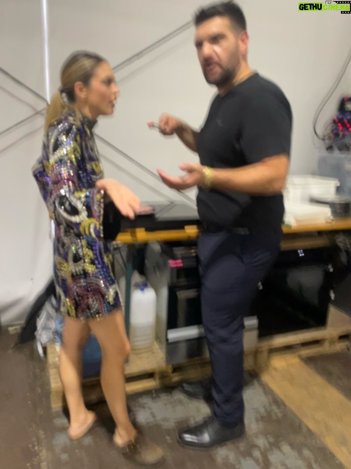 Brenda Lodigiani - 23.8K Likes - È stato un viaggio pazzesco 
Il tendone è diventato casa mia per tre mesi
E per questo devo ringraziare i giudici @ernstknam @chefdamianocarrara @tommasofoglia_pastry e @iginio.massari per il calore, la fiducia e la cura con cui mi hanno accolta. 
Ringrazio tutti i concorrenti, perché sono diventati un pezzo della mia famiglia e già mi mancano. 
La produzione e la rete per avermi permesso di esserci, assecondando quasi ogni mia follia.
Grazie anche agli autori presenti ogni giorno e tutti i montatori. 

Infine grazie alle mie ragazze 
@_saradistefano_ 
@flavialiberatori_ 
@elenabrozzistylist 
E
@f_d_x 
Vi voglio bene 

Ci vediamo il prossimo anno ♥️
#bakeoff13