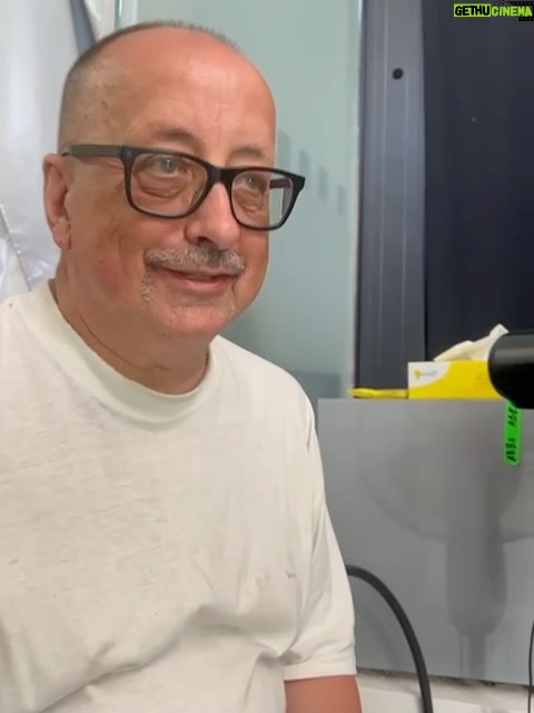 Brenda Lodigiani - 23.8K Likes - È stato un viaggio pazzesco 
Il tendone è diventato casa mia per tre mesi
E per questo devo ringraziare i giudici @ernstknam @chefdamianocarrara @tommasofoglia_pastry e @iginio.massari per il calore, la fiducia e la cura con cui mi hanno accolta. 
Ringrazio tutti i concorrenti, perché sono diventati un pezzo della mia famiglia e già mi mancano. 
La produzione e la rete per avermi permesso di esserci, assecondando quasi ogni mia follia.
Grazie anche agli autori presenti ogni giorno e tutti i montatori. 

Infine grazie alle mie ragazze 
@_saradistefano_ 
@flavialiberatori_ 
@elenabrozzistylist 
E
@f_d_x 
Vi voglio bene 

Ci vediamo il prossimo anno ♥️
#bakeoff13