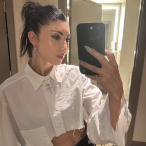 Actress Briana Cuoco HD Photos and Wallpapers October 2025