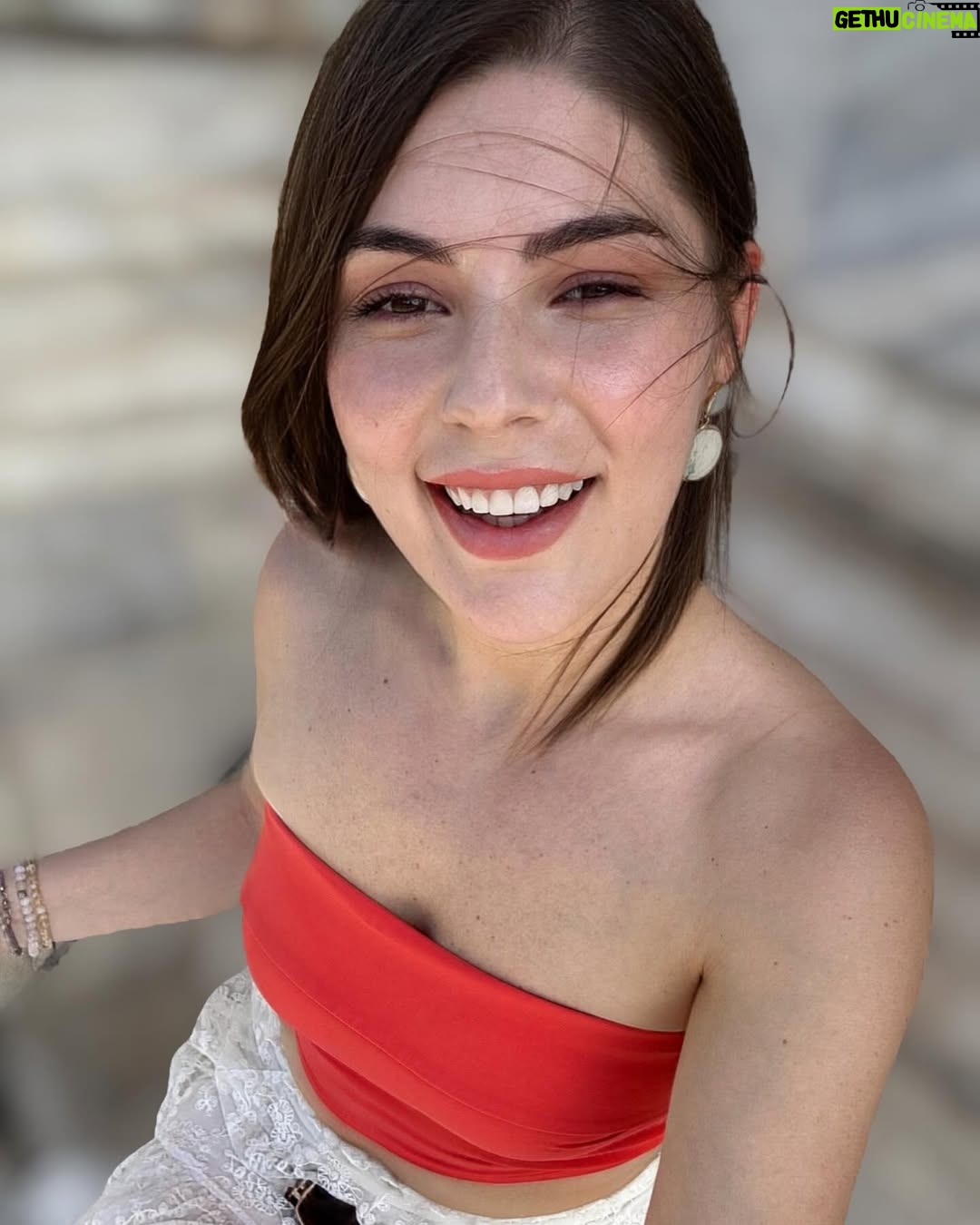 Buse Sinem İren - 5.6K Likes - Ci sono viaggi che restano nel cuore… Pisa è uno di questi.