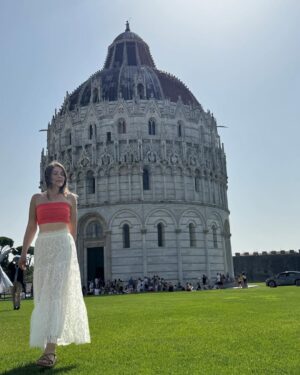 Buse Sinem İren Instagram - Ci sono viaggi che restano nel cuore… Pisa è uno di questi.