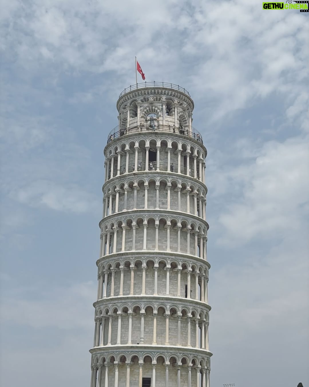 Buse Sinem İren - 5.6K Likes - Ci sono viaggi che restano nel cuore… Pisa è uno di questi.
