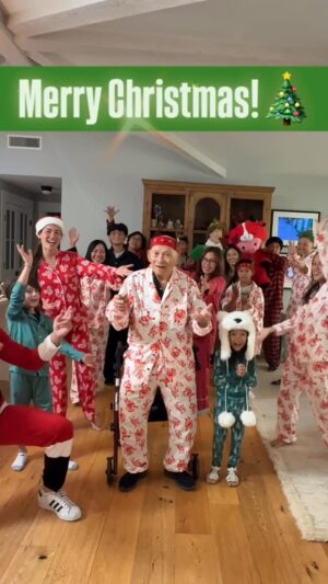Caitlin McHugh Instagram - Thanksgiving to Christmas, 5 to 98 years old, 4 generations of Empeno’s wishing you a Merry Christmas and Happy Holidays! 🇵🇭 🇬🇷 🇮🇪