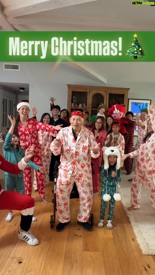 Caitlin McHugh - 6.9K Likes - Thanksgiving to Christmas, 5 to 98 years old, 4 generations of Empeno’s wishing you a Merry Christmas and Happy Holidays! 🇵🇭 🇬🇷 🇮🇪