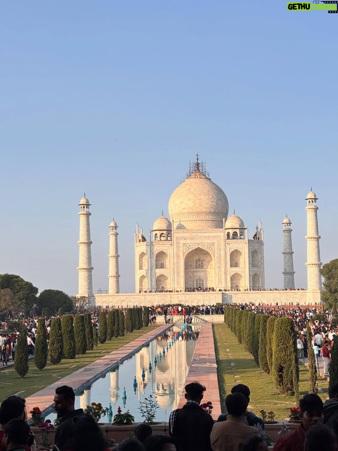 Camila Raznovich - 4.9K Likes - Her Majesty…. The Taj Mahal. #india #december25 #familytravel