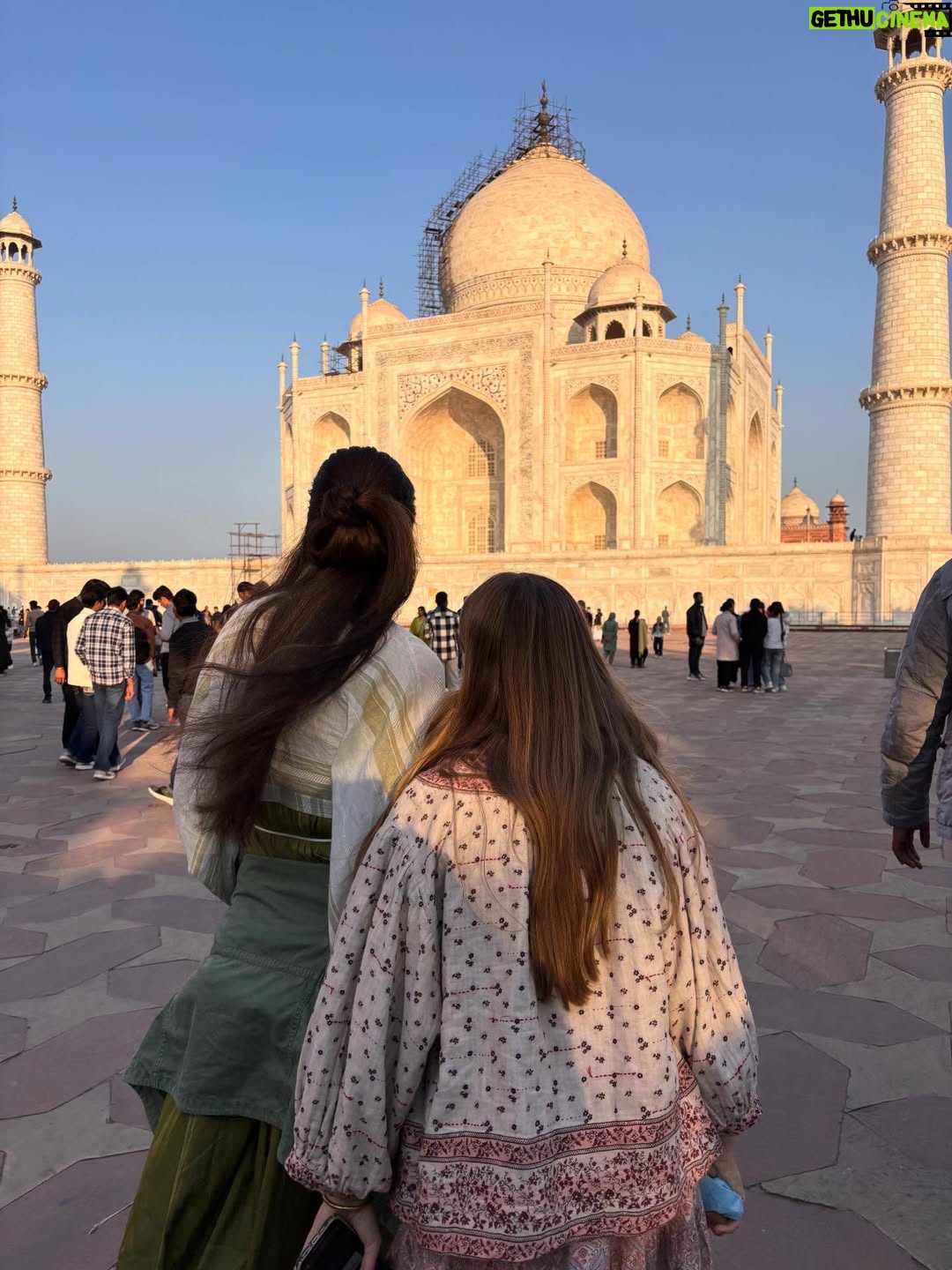 Camila Raznovich - 4.9K Likes - Her Majesty…. The Taj Mahal. #india #december25 #familytravel