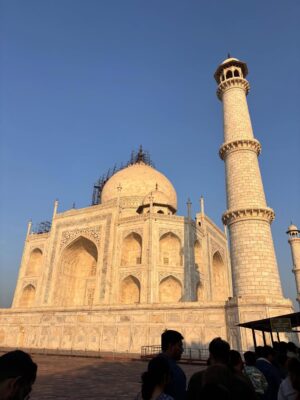 Camila Raznovich Instagram - Her Majesty…. The Taj Mahal. #india #december25 #familytravel