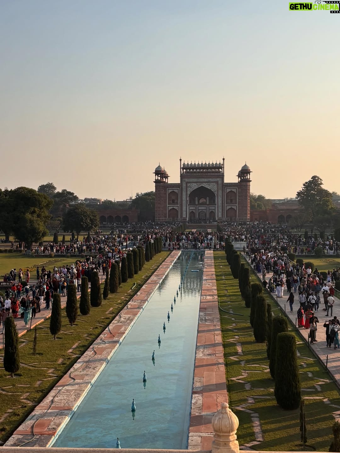 Camila Raznovich - 4.9K Likes - Her Majesty…. The Taj Mahal. #india #december25 #familytravel