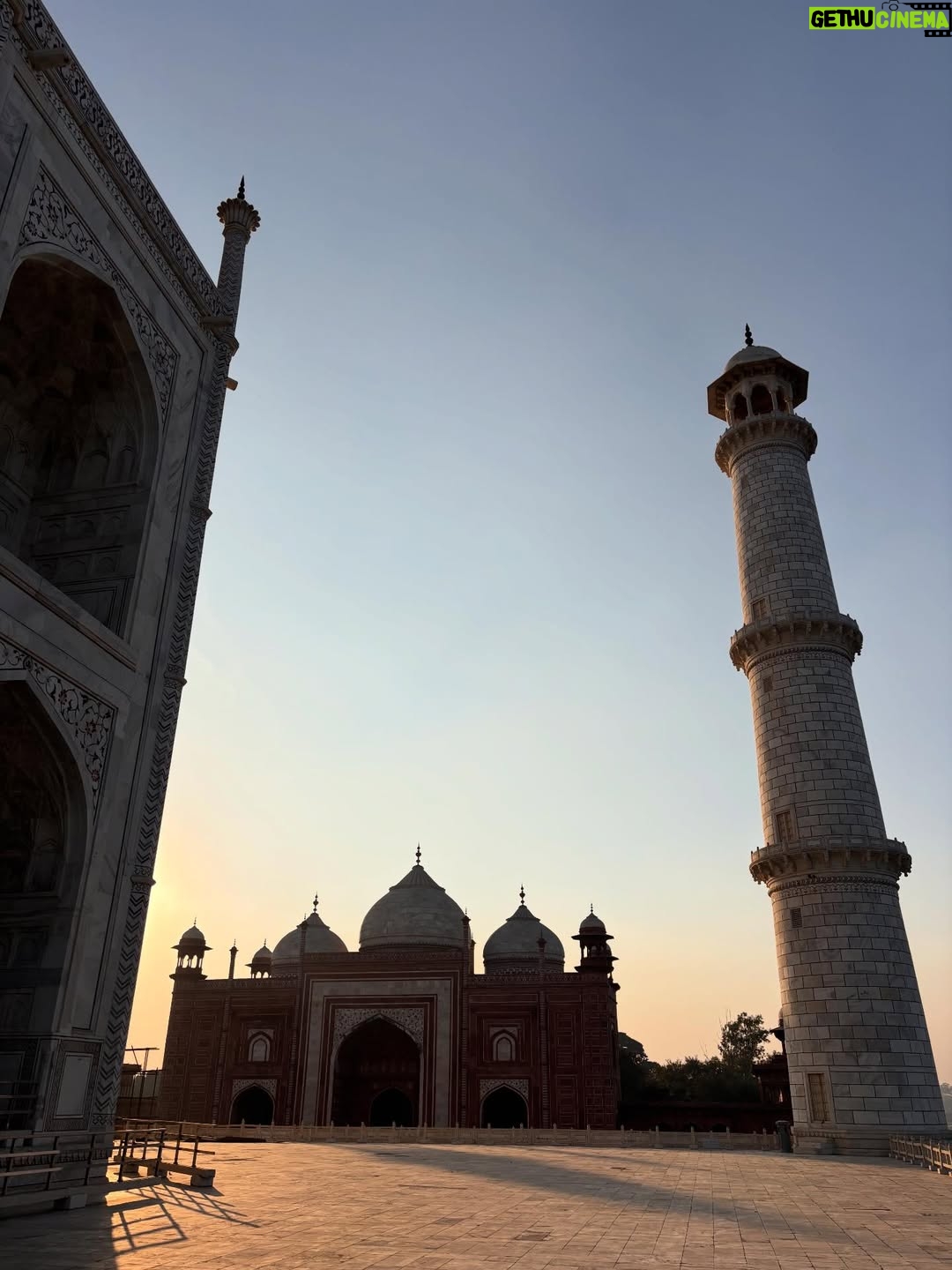 Camila Raznovich - 4.9K Likes - Her Majesty…. The Taj Mahal. #india #december25 #familytravel
