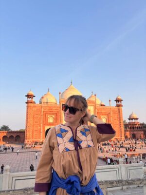 Camila Raznovich Instagram - Her Majesty…. The Taj Mahal. #india #december25 #familytravel
