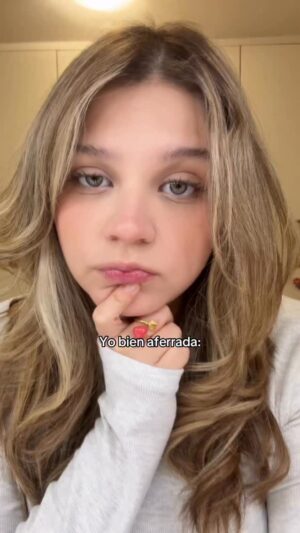 Camila Rivas Instagram - MΓ‘ndaselo a tu amig@ aferrad@ β¨ππ«‘
#reels #humor #comedia #contenido
