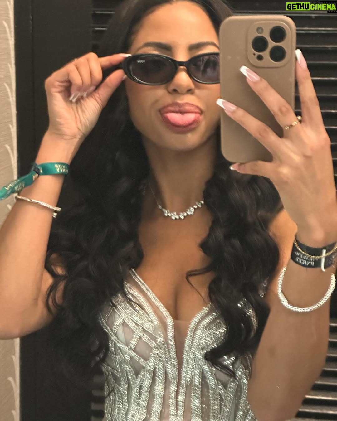 Camille Hyde - 35.7K Likes - Golden Globes 24’ ✨

@iamveda @marbleluxebeauty @iamgabriellamancha @ladivine_bycd
