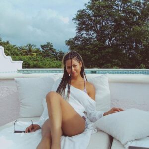 Camille Hyde Instagram - @capmaison 💙🩵
