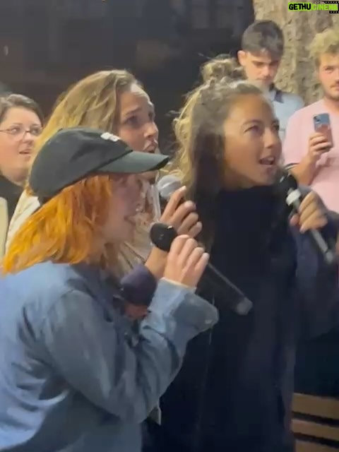 Camille Lou - 27.7K Likes - Un mélange d’amour, de passion, de famille, de persévérance, d’amitié, d’estime de soi, de doutes, de vie quoi ❤️ J’ai de la chance. 
C’est dur de s’en rappeler quand on a la tête dans le guidon, mais c’est important de pas l’oublier. Attendez, qui a inventé cette expression?