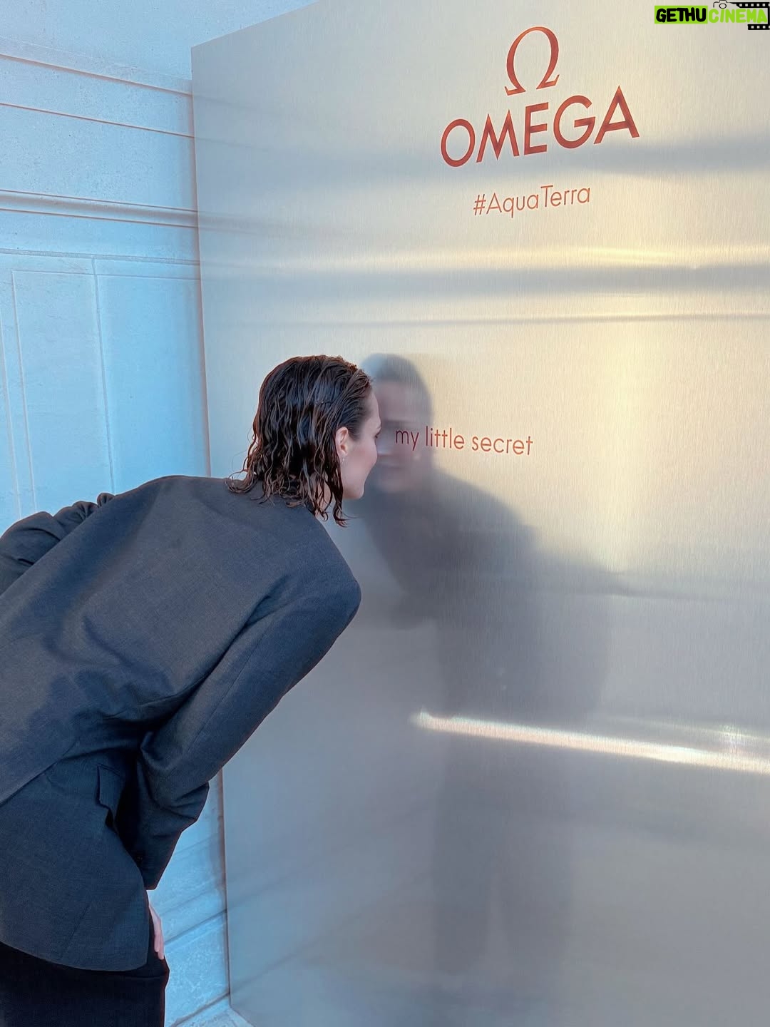 Camille Lou - 13K Likes - OMEGA 🖤✨
Merci @omega pour cette belle soirée ! #AquaTerra
Beauty team de folie @fredmarin_makeupartist @alexandrinepiel @melanie_slamat (poke @livystudio 🫶🏻)
Partner @simonehrlacher 🔥
Un peu l’impression de vivre dans un film ces derniers temps 🥹