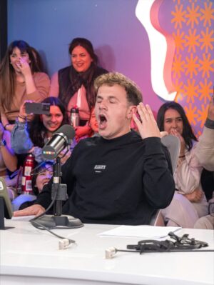 Carina Zampini Instagram - QUÉ NOVELÓN EL VIERNES 🔥 Zampivanez   Castrini, grandes duplas si las hay 🤪 

Y el cierre con @rodrigo_tapari_oficial fue increíble. Todavia no podemos creer todo lo que pasó. Hoy nos vemos! 🩷

📸 @juampisaravifotografia 

#lanovela #luzutv