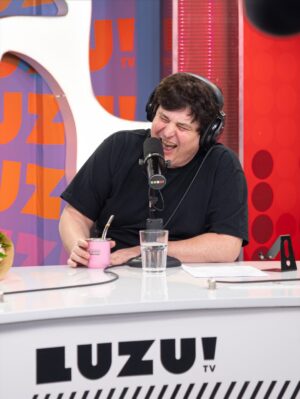 Carina Zampini Instagram - QUÉ NOVELÓN EL VIERNES 🔥 Zampivanez   Castrini, grandes duplas si las hay 🤪 

Y el cierre con @rodrigo_tapari_oficial fue increíble. Todavia no podemos creer todo lo que pasó. Hoy nos vemos! 🩷

📸 @juampisaravifotografia 

#lanovela #luzutv