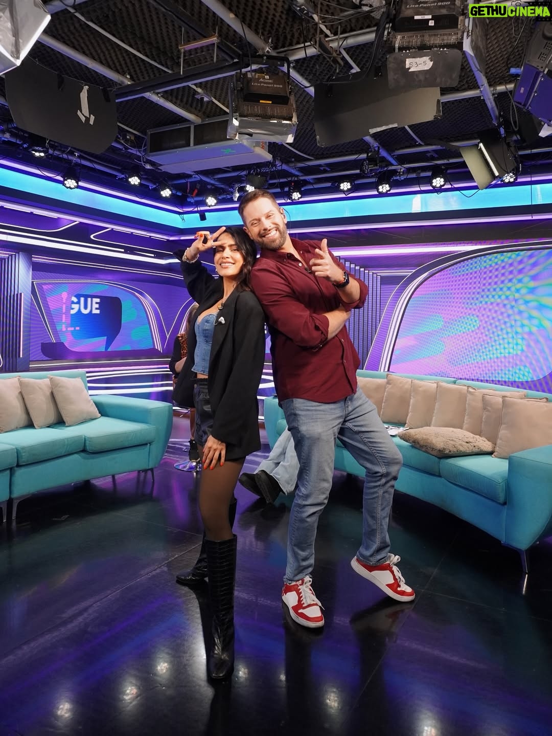 Carla Ballero - 2.8K Likes - Es el fin de una temporada. Se termina Sígueme para mi y en realidad para un nosotros. Tocan nuevos rumbos, pero me voy con todos los aprendizajes, el desafío de asumir un en vivo todos los días, la adrenalina, las risas, los chascarros y la creatividad de todo un equipo para levantar un programa que está hecho con mucho cariño, trabajo y profesionalismo. Les deseo lo mejor!! Gracias a todos y a cada uno de ustedes por lo vivido. Los voy a echar de menos!💙 @juliavialc @carlaballeroa @catralitavikinga @danyaranguizf @michaelrb @sergio_maraboli_trivino @yiro_gatica @tere.sandoval019 @valeriauberuaga