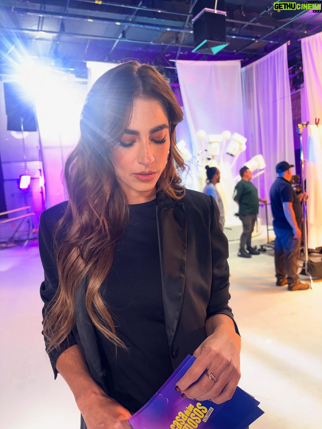 Carla Giraldo - 34.7K Likes - Volvimos y estamos a otro nivel 🔥😂🧨
TERCERA  TEMPORADA de la casa más famosa!! 
Hagan la tarea y Mencionen  a ese famoso que quisieran ver en @lacasadelosfamososcolombia1 
24/7 por la app @canalrcn 
JUEGA , JUEGA , JUEGA