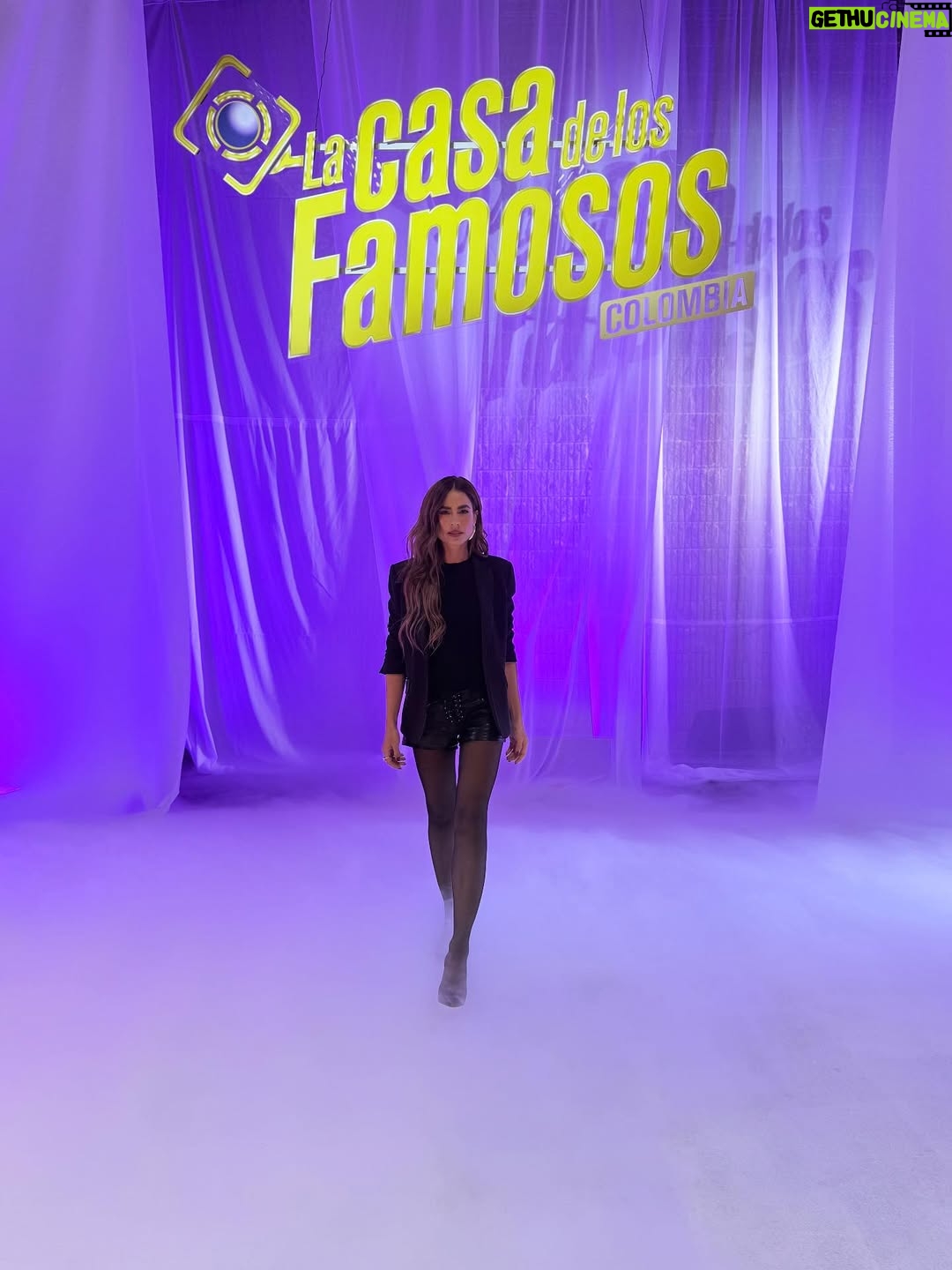 Carla Giraldo - 34.7K Likes - Volvimos y estamos a otro nivel 🔥😂🧨
TERCERA  TEMPORADA de la casa más famosa!! 
Hagan la tarea y Mencionen  a ese famoso que quisieran ver en @lacasadelosfamososcolombia1 
24/7 por la app @canalrcn 
JUEGA , JUEGA , JUEGA