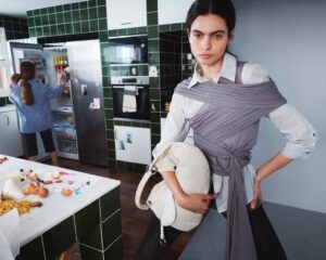 Carlota Guerrero Instagram - The encounters and the tension between the domestic and the work sphere / The image of Paloma raising her daughters and her brand at the same time

Concept and creative direction for Paloma Wool AW25 campaign

Photography @justinleveritt
Styling @emimikareh
Set design @caballo_services
Hmu @iztiarnzang
Production
@eldiadespuesdehoy