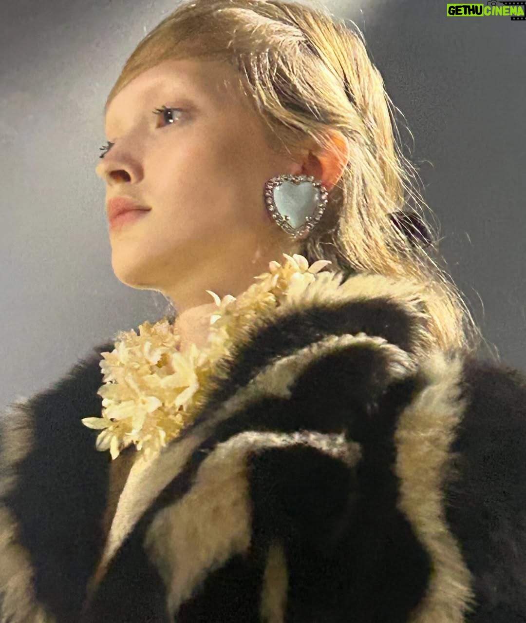 Carlotta Antonelli - 5.4K Likes - Deeply grateful and moved by your beauty 
Pavillon Des Folies show by @alessandro_michele @maisonvalentino 

Grazie di cuore @lorenzodelia @angelap71 ✨
@upgradeartist @fulviatellone 🤍

È stata una magia.