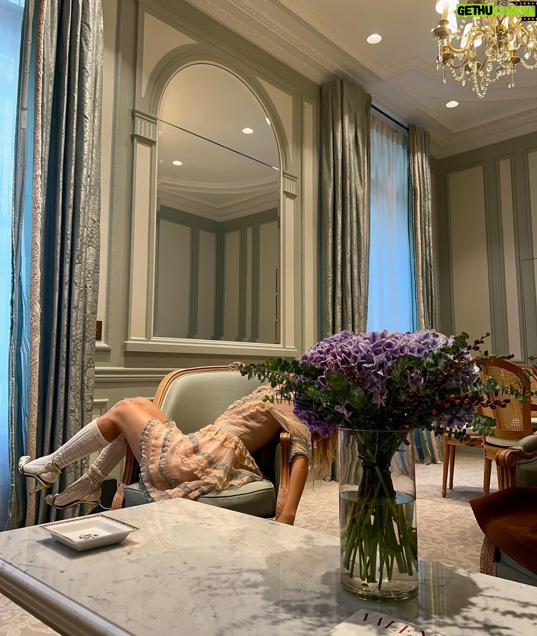 Carlotta Antonelli - 5.4K Likes - Deeply grateful and moved by your beauty 
Pavillon Des Folies show by @alessandro_michele @maisonvalentino 

Grazie di cuore @lorenzodelia @angelap71 ✨
@upgradeartist @fulviatellone 🤍

È stata una magia.