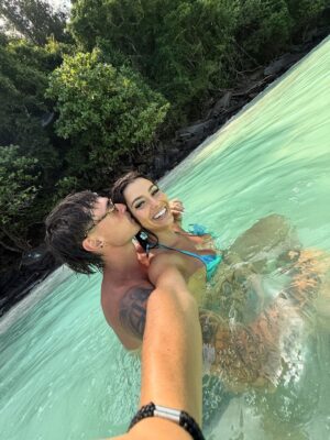 Carly Santos Instagram - Ainda não acredito que estas duas eternas crianças estão prestes a tornar-se papás. Mal posso esperar por ver-te no papel de pai, meu amor!!! Tenho a certeza que serás o melhor do mundo ❤️
