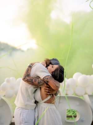 Carly Santos Instagram - Não sei quando é que o tempo começou a passar tão depressa mas o bebé mais desejado e amado do mundo está quase aqui!!!! Tens a melhor família do mundo à tua espera meu amorzinho 🥹💚
