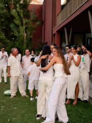 Carly Santos Instagram - Não sei quando é que o tempo começou a passar tão depressa mas o bebé mais desejado e amado do mundo está quase aqui!!!! Tens a melhor família do mundo à tua espera meu amorzinho 🥹💚