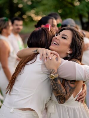 Carly Santos Instagram - Não sei quando é que o tempo começou a passar tão depressa mas o bebé mais desejado e amado do mundo está quase aqui!!!! Tens a melhor família do mundo à tua espera meu amorzinho 🥹💚