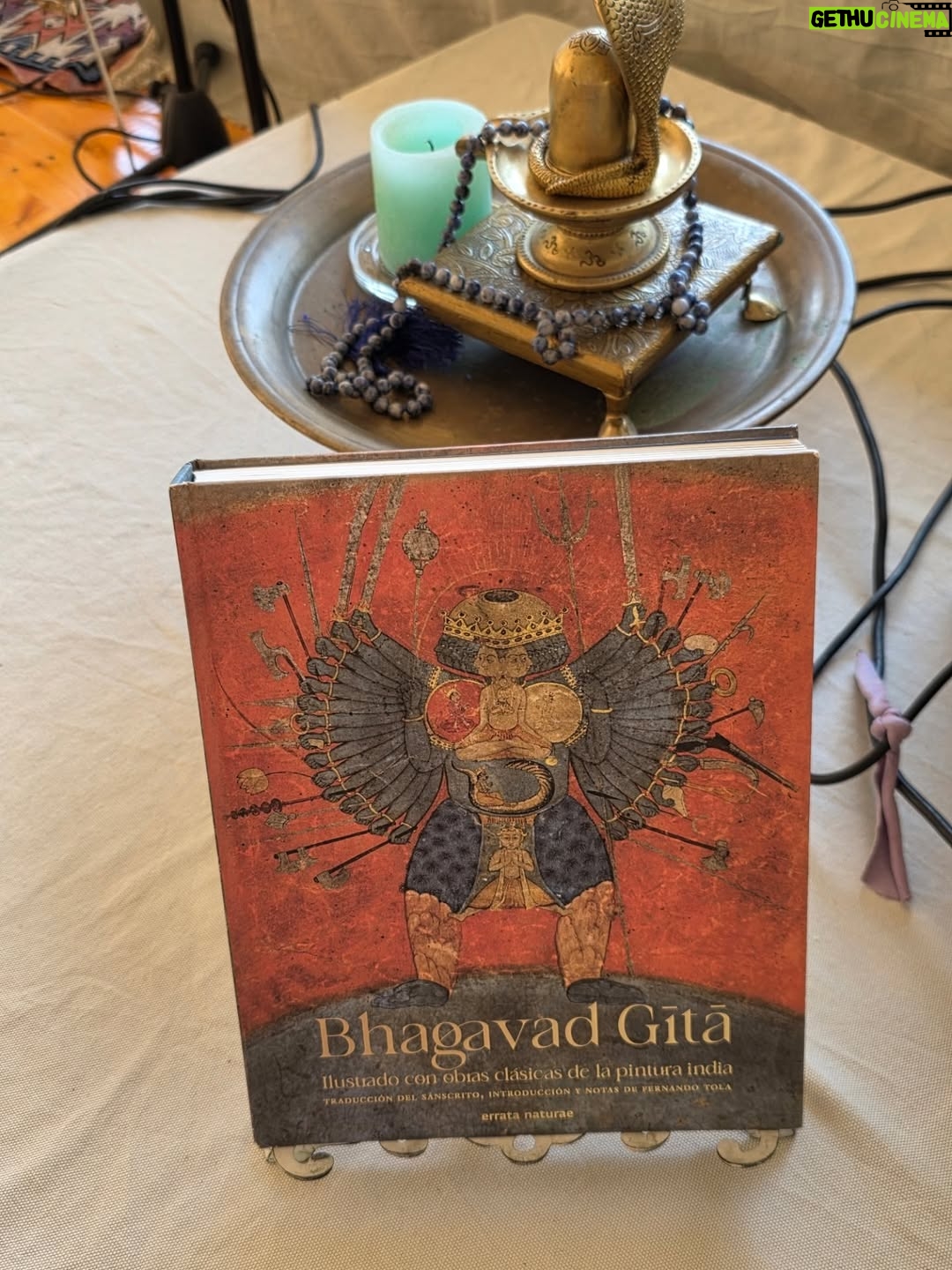 Carmen Arrufat - 30.9K Likes - Sita Ram Sita Ram Sita Ram Sita Ram Sita Ram 

Sagrado el camino hacia nosotros. 
Sagrado el silencio. 
Sagrada también esta semana. 

GRACIAS GRACIAS GRACIAS  @gobinde_escueladeyoga @happyyogabarcelona 

Que regalos tan hermosos 
Sentir sentir sentir y no pensar 

Que venga que venga que venga que se quede que se quede que se quede
