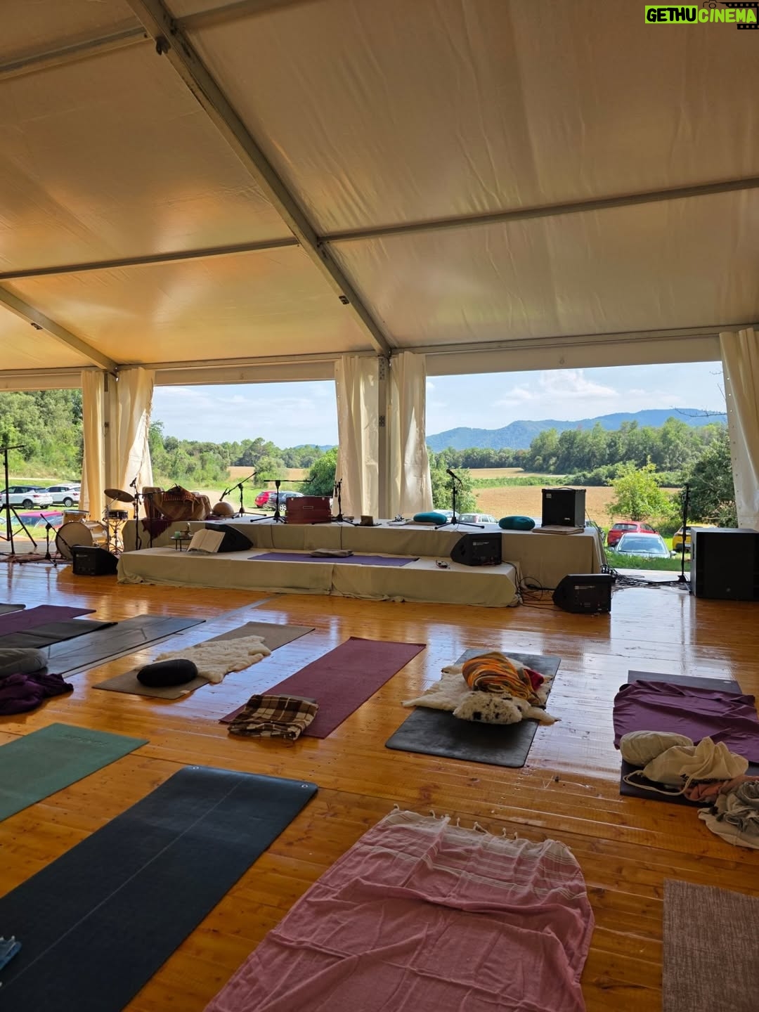 Carmen Arrufat - 30.9K Likes - Sita Ram Sita Ram Sita Ram Sita Ram Sita Ram 

Sagrado el camino hacia nosotros. 
Sagrado el silencio. 
Sagrada también esta semana. 

GRACIAS GRACIAS GRACIAS  @gobinde_escueladeyoga @happyyogabarcelona 

Que regalos tan hermosos 
Sentir sentir sentir y no pensar 

Que venga que venga que venga que se quede que se quede que se quede