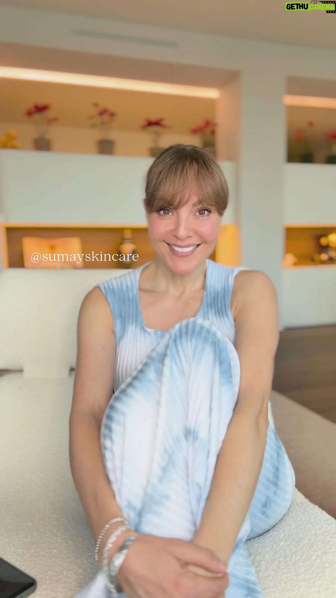 Carolina Gómez - 6.2K Likes - Y para celebrar a la mujer hoy en nuestro día, que MEJOR que compartir con todos este proyecto poderoso de dos mujeres y un hombre que ama y respeta a nuestro género tanto como nosotras mismas: @sumayskincare 

Las imágenes hablan por sí solas. SALUD por nosotras! Porque no hay nada que no podamos lograr si tenemos disciplina, resiliencia, constancia y AMOR! Sobretodo, AMOR PROPIO.

Esta es una invitación a nuestra comunidad,  nuestra “tribu”. Una que parte del amor propio ya que son aquellas personas que asumen la responsabilidad de su propio bienestar las que logran ser felices y aportan efectivamente a la sociedad…a un colectivo. 

GRACIAS @jennifergaona  y @nolediganaalejandro por ser mis cómplices y compañeros de equipo. No hubiese querido compartir este sueño de la mano de nadie más. Los 🩵💙🩵

FELIZ DÍA INTERNACIONAL DE LA MUJER!✨✨✨
#SUMAY
#SUMAYskinCare
#VidaenPlenitud
#AlimentoParaTuPiel 
#FelizDiaInternacionaldelaMujer