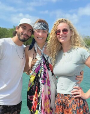 Carolina Gómez Instagram - “…missing you beautiful sun”.
Queda el recuerdo de un hermoso verano 🏖️⛱️🌊
.
#MindfulMoments @sumayskincare
