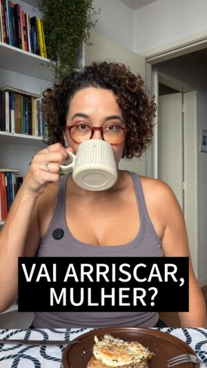 Carolina Loback Instagram - Bom dia! Tão revelador o exercício de se colocar no lugar do outro, né?

#café #mulher