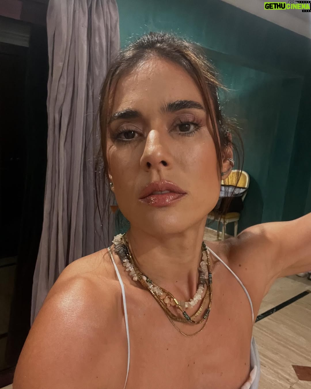 Carolina Ramírez - 78.3K Likes - 1️⃣ Quinceañera en Madrid 
2️⃣ Mí notita N°1572 💗
3️⃣ El pocholo 🐛
4️⃣ @martincornide entrenando para ganarle a mi papá ♟️
5️⃣ 💃🏽
6️⃣ Novio empanado 
7️⃣ @bufo.samadhi 🐸
8️⃣ Jetlag 🇲🇽 🇪🇸🇩🇪
9️⃣ Tiendan la cama cochinos
1️⃣0️⃣ Gracias
1️⃣1️⃣ Luz
1️⃣2️⃣ Liebe ist Liebe (Colonia 🇩🇪)
1️⃣3️⃣ … aquí las tengo pa’ que me las bese… (En un mundo paralelo podría ser Yo con Mini Yo)
1️⃣4️⃣ Libertad en @casa.resonance 🇲🇽
1️⃣5️⃣ Home 💗
1️⃣6️⃣ Haciendo contenido projesional
1️⃣7️⃣ Tía: ¿Cuándo vuelves?
1️⃣8️⃣ Diseño de sonrisa
1️⃣9️⃣ Lupe en la Riviera Maya

_____________________________

👗@silviafernandezatelier 
🦎@casa.resonance 
🎧 @elarboldediego