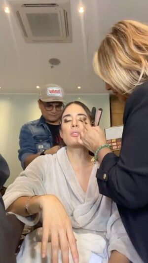 Carolina Ramírez Instagram - Sigan a @jinnirey quién es la creadora de todos los looks de LRDF y muchos más