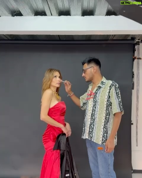 Carolina Sepúlveda - 1.3K Likes - HAGAS  LO QUE HAGAS 
HAZLO CON PASIÓN ❤️

Shooting con los mass 🔝  de Mexico @mariomacin @giorangel25 @manueldelgado.moda 

Diseñador: @joseventuravbcg 
Accesorios : @itielaccesorios