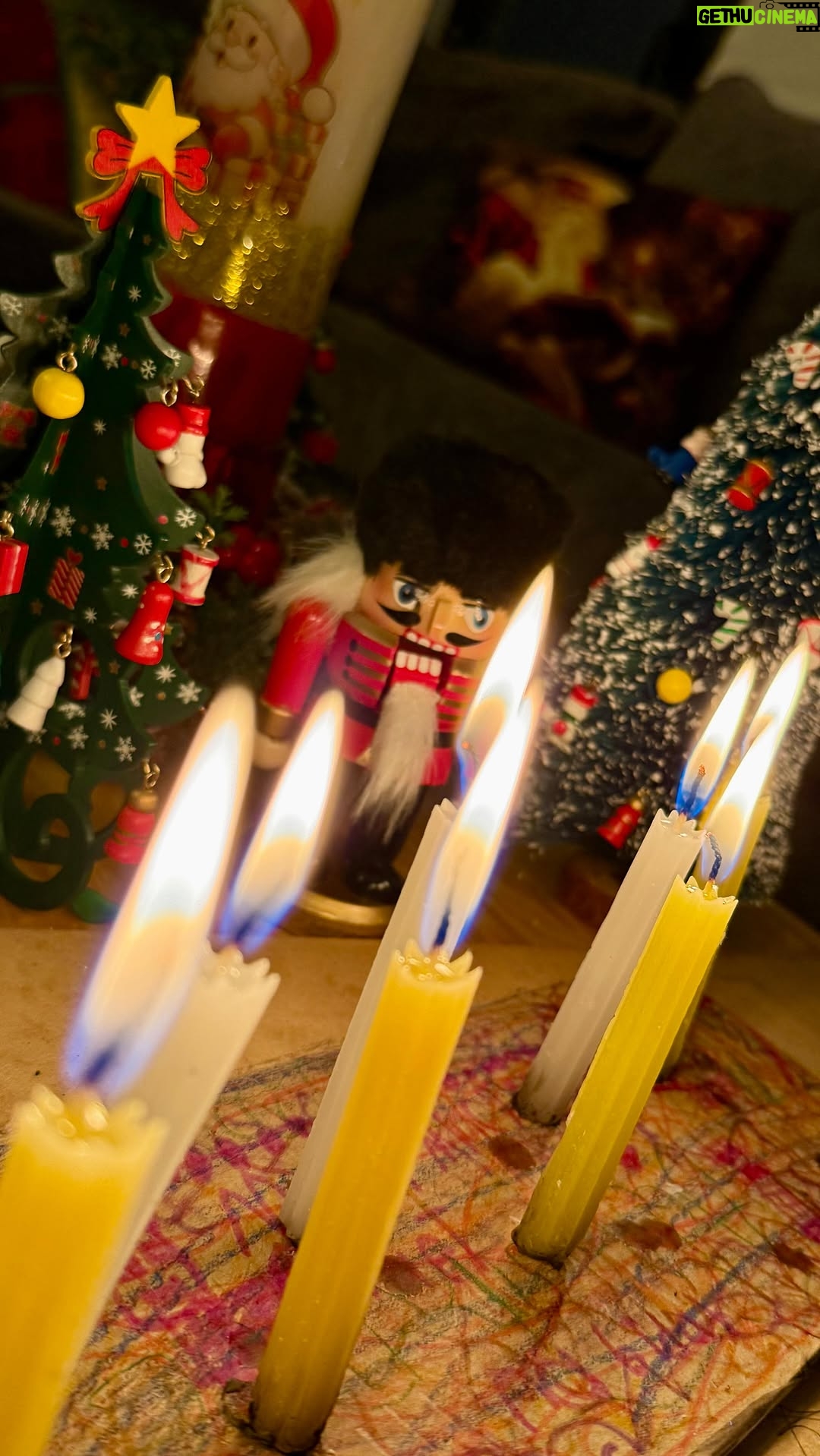 Carolina Sepúlveda - 268 Likes - Que la luz sea tu camino, que el amor sea tu fuerza, y que la familia sea siempre tu templo.
🕯️💛✨ Encendimos nuestras velitas en familia… y cada llama abrió un portal de intención, gratitud y protección.
De nuestra familia para la tuya: que la luz siempre encuentre tu hogar.
#velitas #familia #luzparatodos